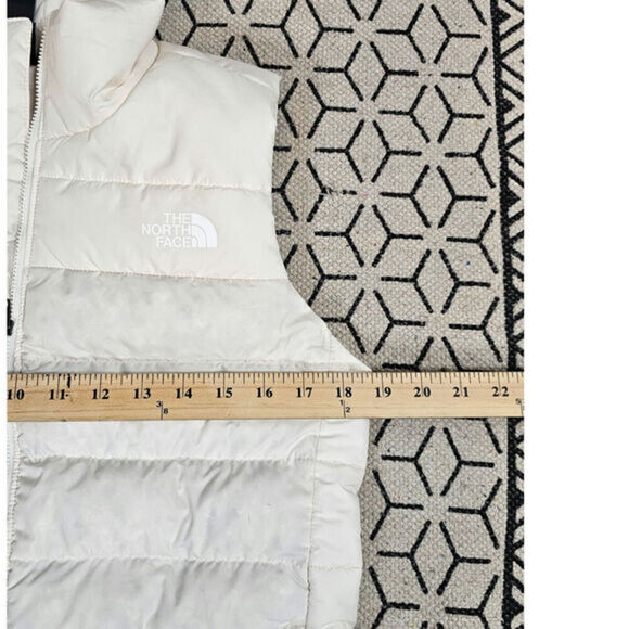 The North Face Aconcagua 3 Insulated Vest in White Dune, sz Small - Picture 11 of 14